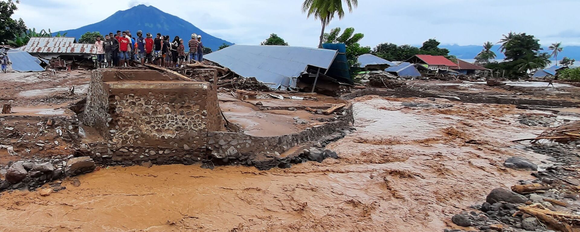 تداعيات زلزال قوي ضرب محافظة نوسا تنقارا الغربية، إندونيسيا 6 أبريل 2021 - سبوتنيك عربي, 1920, 27.11.2025