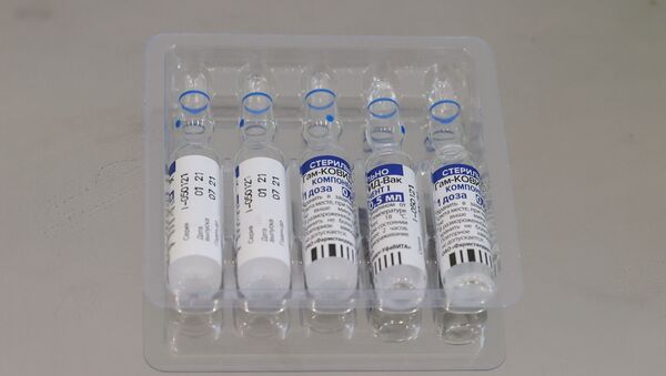 التطعيم ضد فيروس كورونا (كوفيد-19) في موسكو، روسيا  7 أبريل 2021 - سبوتنيك عربي