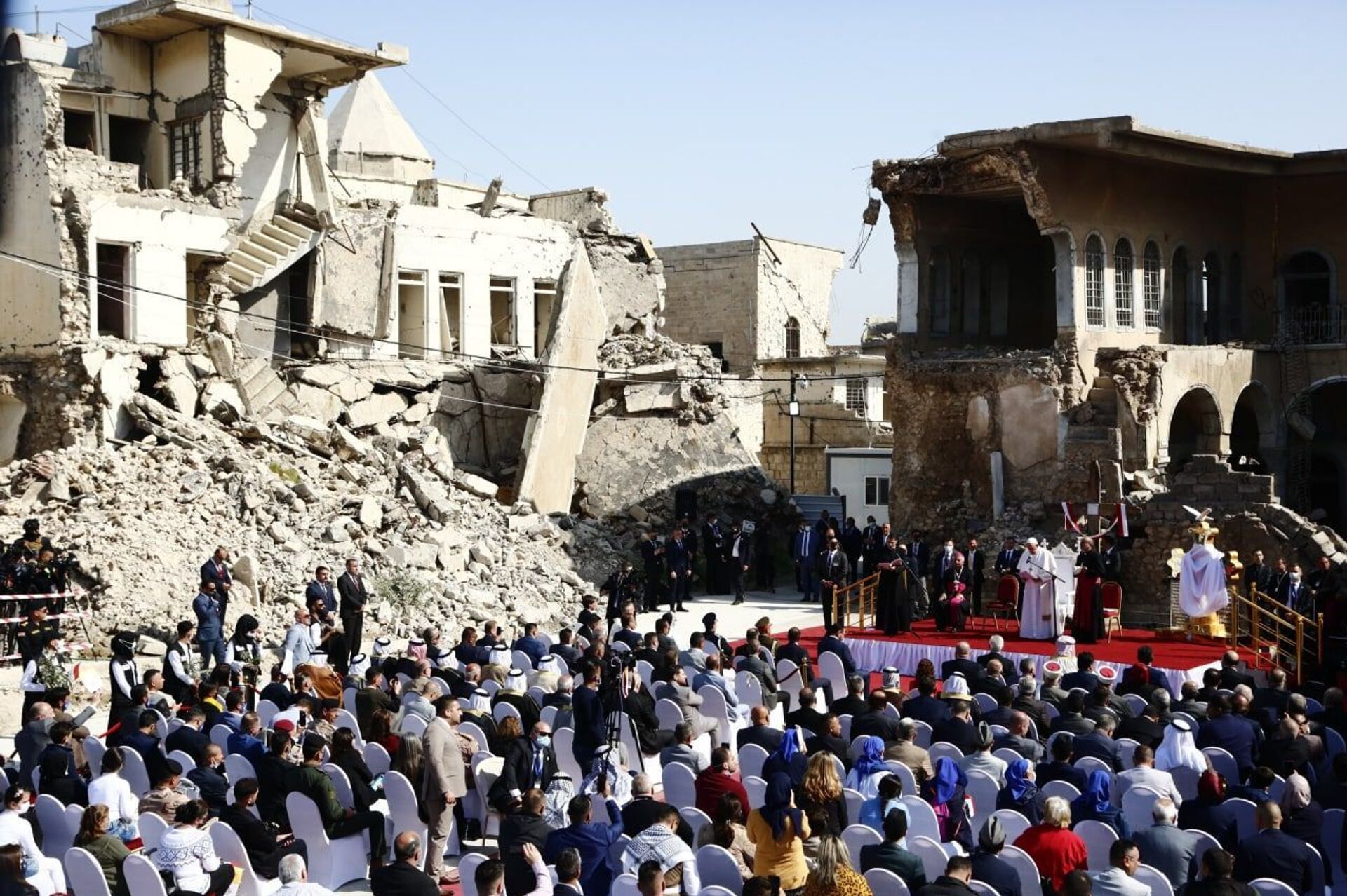 فتيات عراقيات يكسرن النمطية بأعمال ذكورية لإحياء ما دمره الإرهاب... صور   - سبوتنيك عربي, 1920, 08.04.2021