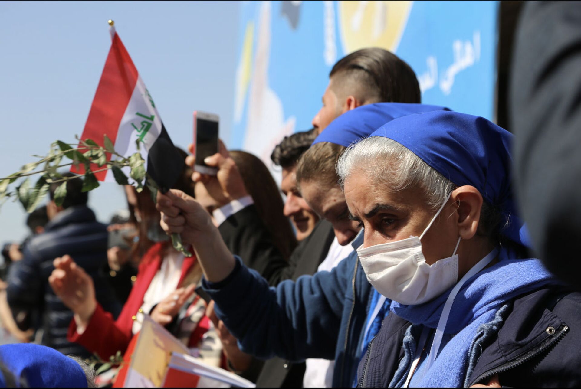 فتيات عراقيات يكسرن النمطية بأعمال ذكورية لإحياء ما دمره الإرهاب... صور   - سبوتنيك عربي, 1920, 08.04.2021