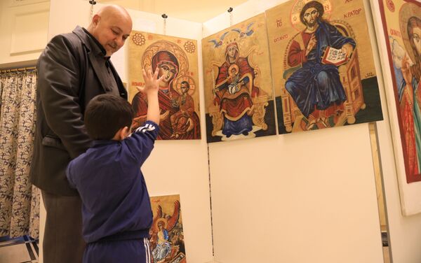 افتتاح معرض الأيقونة الثاني في قاعات الصليب المقدس في دمشق، سوريا 9 أبريل 2021 افتتاح معرض الأيقونة الثاني في قاعات الصليب المقدس في دمشق، سوريا 9 أبريل 2021 - سبوتنيك عربي