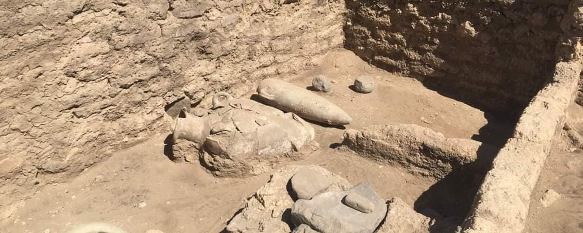 بعض الآثار الموجودة في المدينة الأثرية المكتشفة حديثا في الأقصر، مصر - سبوتنيك عربي, 1920, 10.04.2021