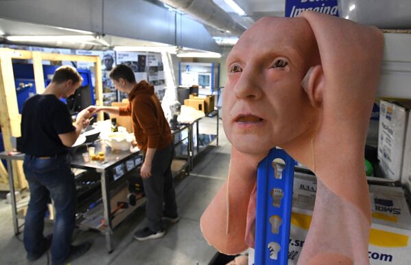 نموذج لرجل آلي في فرع شركة بروموبود لتصنيع الروبوتات في أقصى شرق مدينة فلاديفوستوك، روسيا، 15 مارس 2021 - سبوتنيك عربي