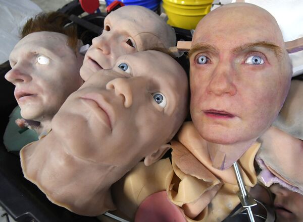 نموذج لرجل آلي في فرع شركة بروموبود لتصنيع الروبوتات في أقصى شرق مدينة فلاديفوستوك، روسيا، 15 مارس 2021 - سبوتنيك عربي