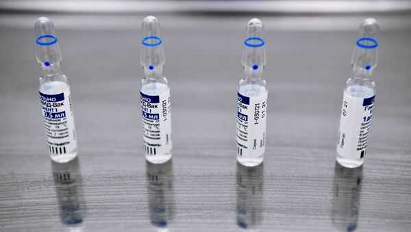 التطعيم بلقاح سبوتنيك V ضد فيروس كورونا، روسيا 14 أبريل 2021 - سبوتنيك عربي