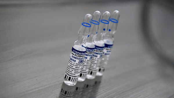التطعيم بلقاح سبوتنيك V ضد فيروس كورونا، روسيا 14 أبريل 2021 - سبوتنيك عربي