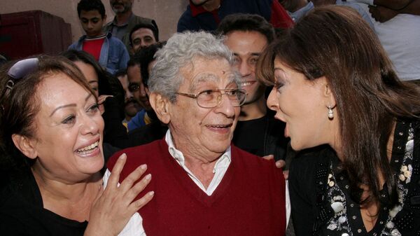 الفنانة المصرية، هالة صدقي، مع المخرج العالمي الراحل، يوسف شاهين، والفنانة المصرية، هالة فاخر - سبوتنيك عربي