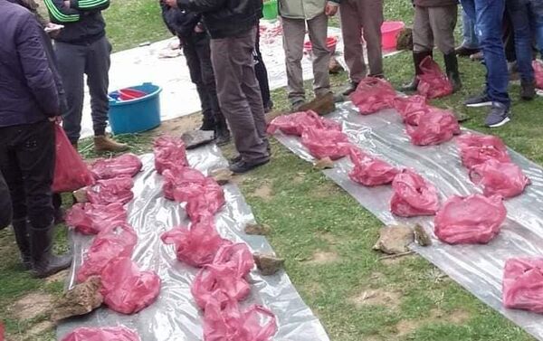 النفقة... عادة أمازيغية يتوارثها الجزائريون لتوزيع اللحوم على الفقراء والأغنياء النفقة... عادة أمازيغية يتوارثها الجزائريون لتوزيع اللحوم على الفقراء والأغنياء - سبوتنيك عربي