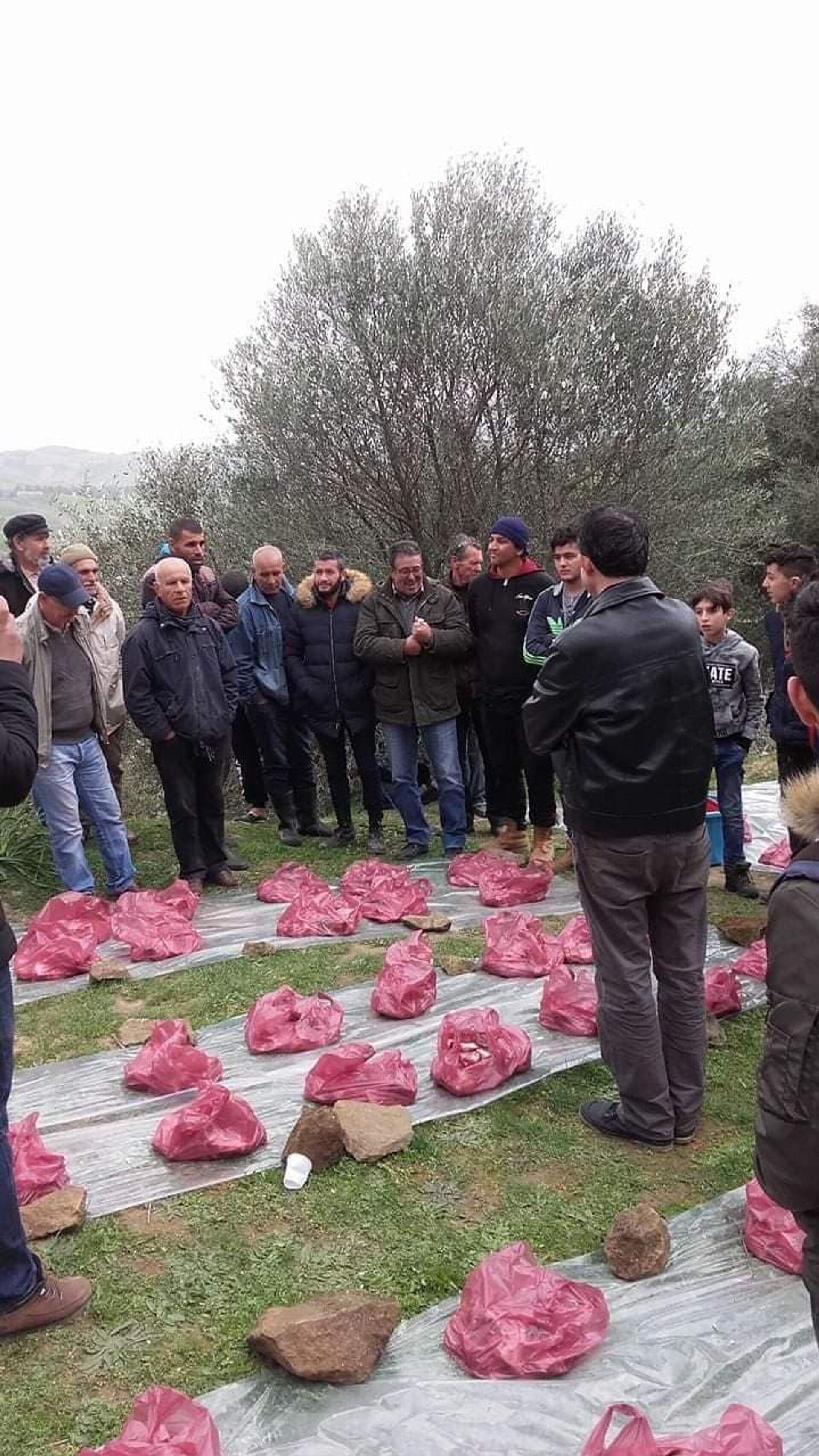 النفقة... عادة أمازيغية يتوارثها الجزائريون لدعم الفقراء والأغنياء النفقة... عادة أمازيغية يتوارثها الجزائريون لدعم الفقراء والأغنياء - سبوتنيك عربي, 1920, 19.04.2021