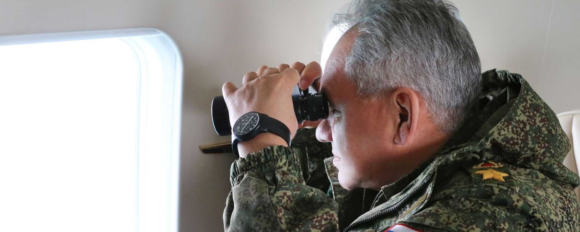 وزير الدفاع الروسي سيرغي شويغو، يراقب مناورات قوات الجيش الروسي في شبه جزيرة القرم الروسية، روسيا 22 أبريل 2021 - سبوتنيك عربي, 1920, 06.11.2021