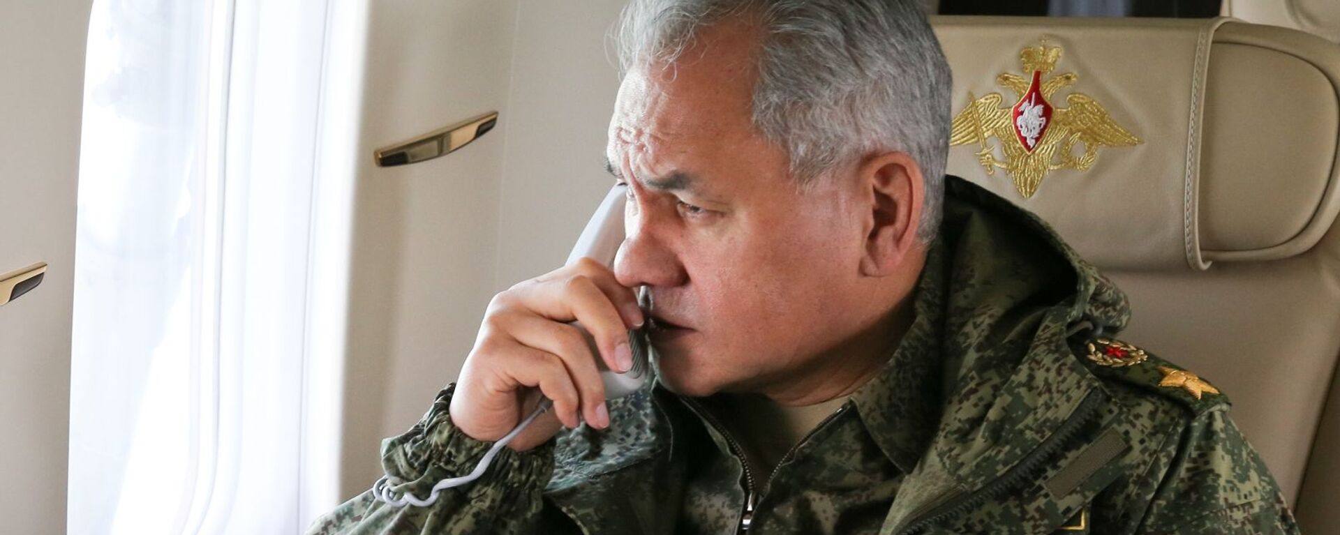 وزير الدفاع الروسي سيرغي شويغو، يراقب مناورات قوات الجيش الروسي في شبه جزيرة القرم الروسية، روسيا 22 أبريل 2021 - سبوتنيك عربي, 1920, 27.04.2021