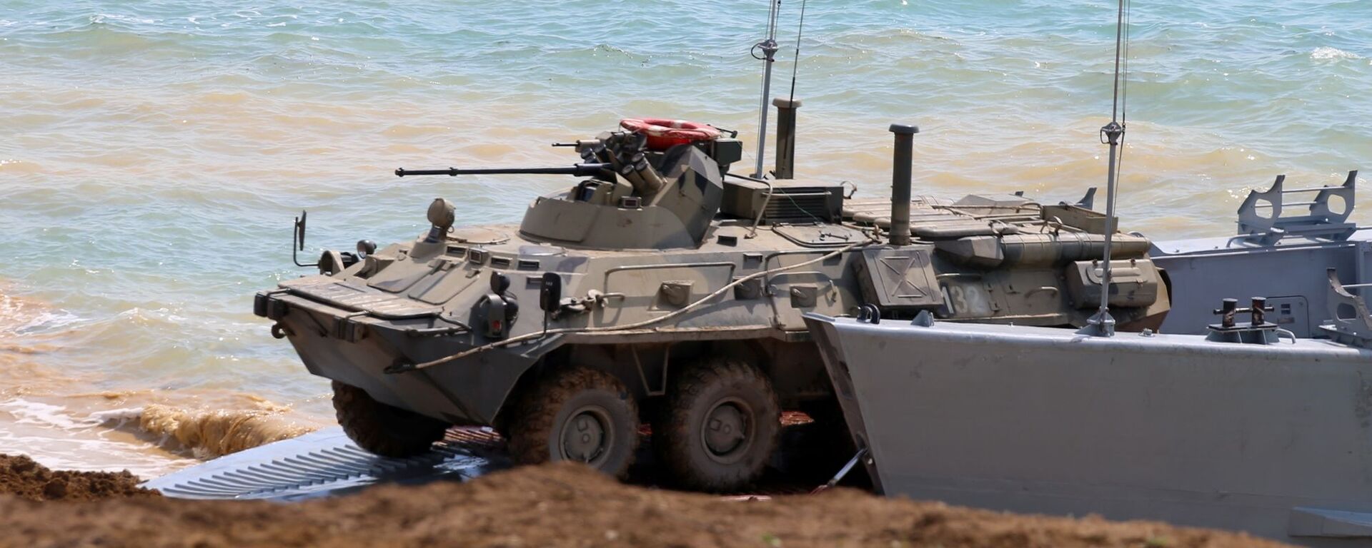 القوات  الروسية المشاركة في التفتيش المفاجئ على الاستعداد القتالي جنوبي وغربي البلاد في ميدان أوبوك في شبه جزيرة القرم، روسيا 22 أبريل 2021 - سبوتنيك عربي, 1920, 16.02.2022