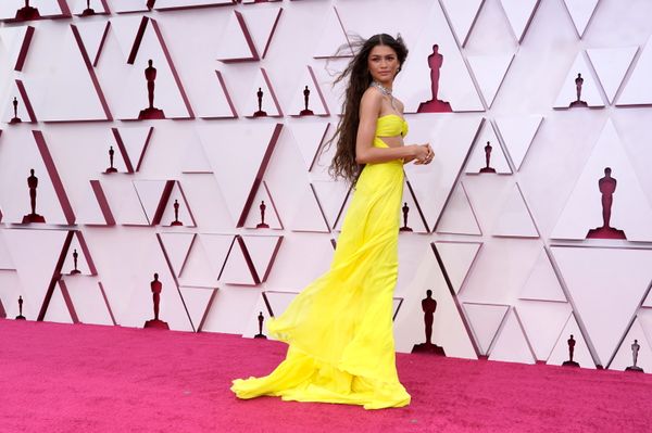 الممثلة والمغنية والمنتجة الأمريكية زيندايا تصل السجادة الحمراء لحفل توزيع جوائز أوسكار بنسختها الـ93 في لوس أنجلوس، كاليفورنا، الولايات المتحدة 25 أبريل 2021 - سبوتنيك عربي