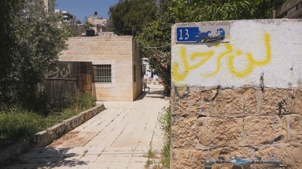 28 عائلة مقدسية تنتظر الوثائق والاتفاقيات المصدقة لملكية الأرض والمنازل في حي الشيخ جراح في القدس، فلسطين 27 أبريل 2021 - سبوتنيك عربي