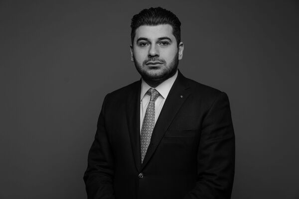 المصور الروسي ميخائيل كيراكوسيان، صاحب المشروع الفني المصور بعنوان نحن نشبهكم، أبطالها حيوانات حديقة موسكو، أبريل 2021 - سبوتنيك عربي