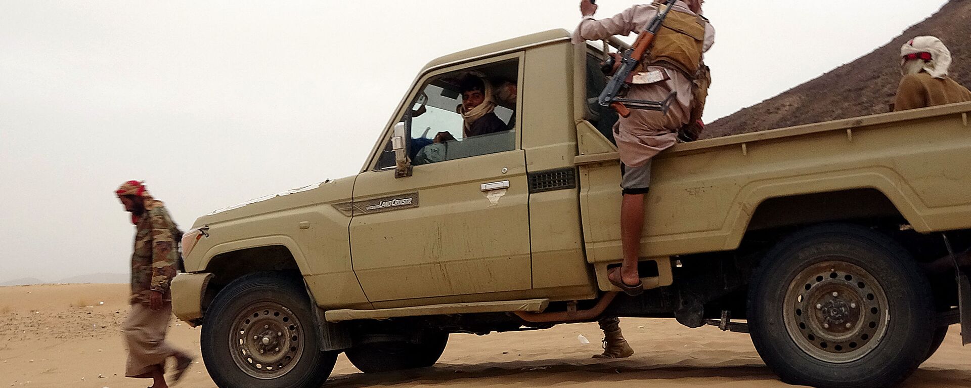 القوات الموالية لقوات التحالف العربي بقيادة السعودية، على الجبهة القتالية ضد أنصار الله الحوثيين، شمال شرق محافظة مأرب، اليمن 27 أبريل 2021 - سبوتنيك عربي, 1920, 02.08.2022