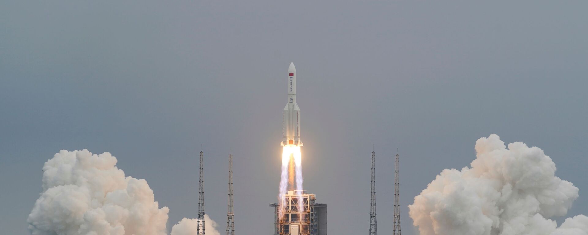 انطلاق صاروخ لونغ مارش - 5 بي واي 2، الذي يحمل الوحدة الأساسية لمحطة الفضاء الصينية تيانخه، من وينتشانغ، 29 نيسان/ أبريل 2021 - سبوتنيك عربي, 1920, 07.05.2021