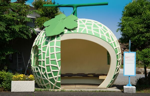 محطة الحافلات العمومية على شكل شمام في مدينة كوناغاي، محافظة ناغازاكي، اليابان - سبوتنيك عربي