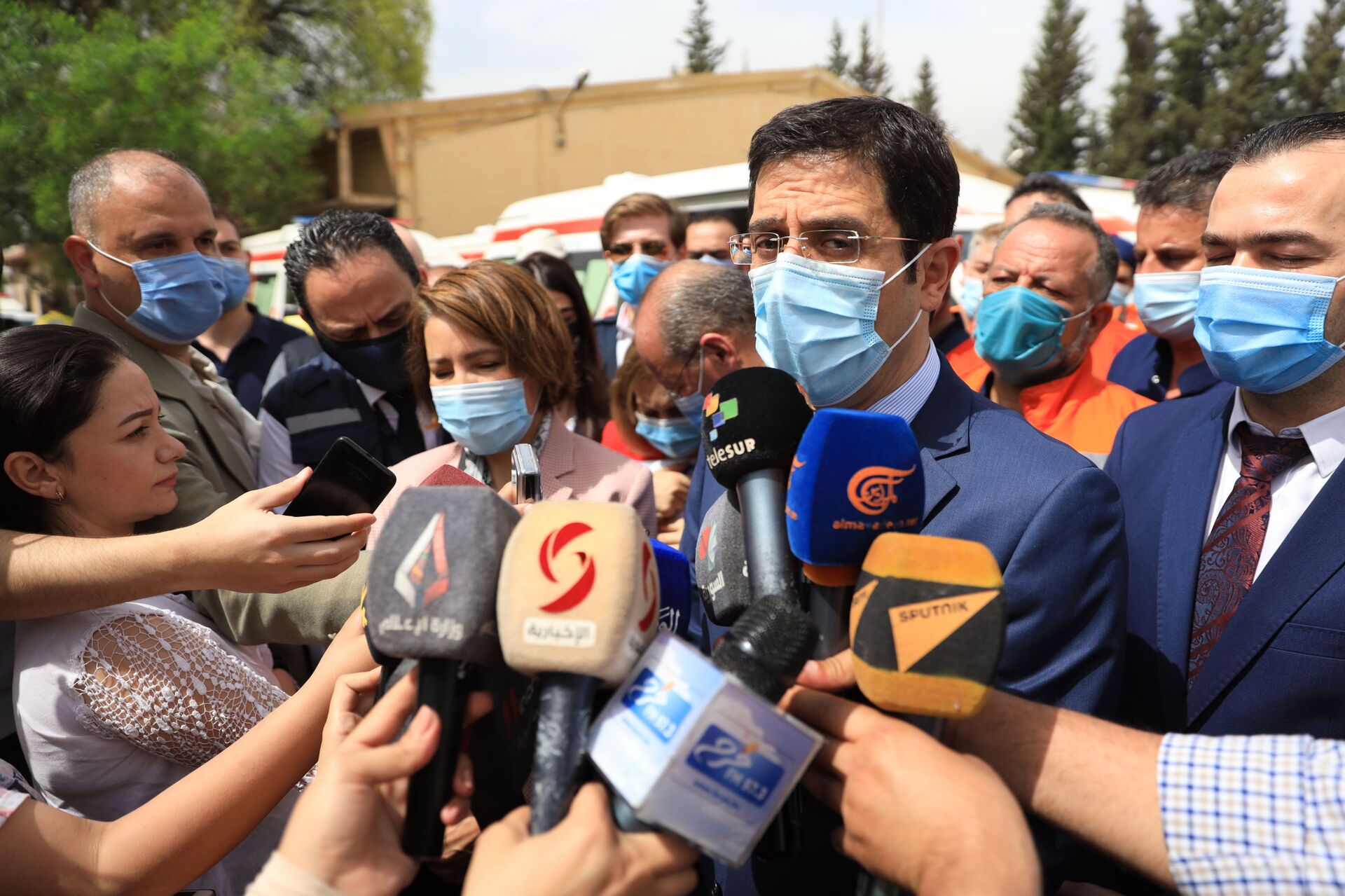 سوريا تتسلم من منظمة الصحة العالمية 40 سيارة إسعاف مجهزة.. فيديو - سبوتنيك عربي, 1920, 09.05.2021