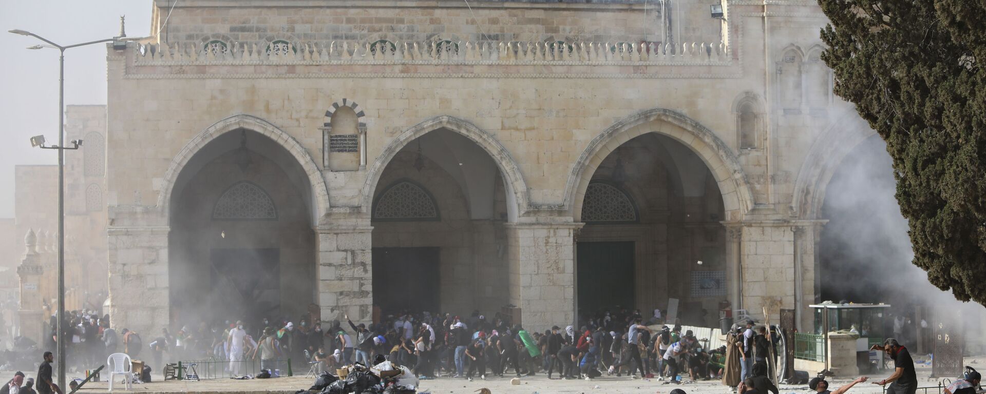 أحداث - الشيخ جراح - اشتباكات بين الجانبين الفلسطيني والإسرائيلي، ساحة الأقصى، القدس، مسجد الأقصى، فلسطين 10 مايو 2021 - سبوتنيك عربي, 1920, 06.05.2022