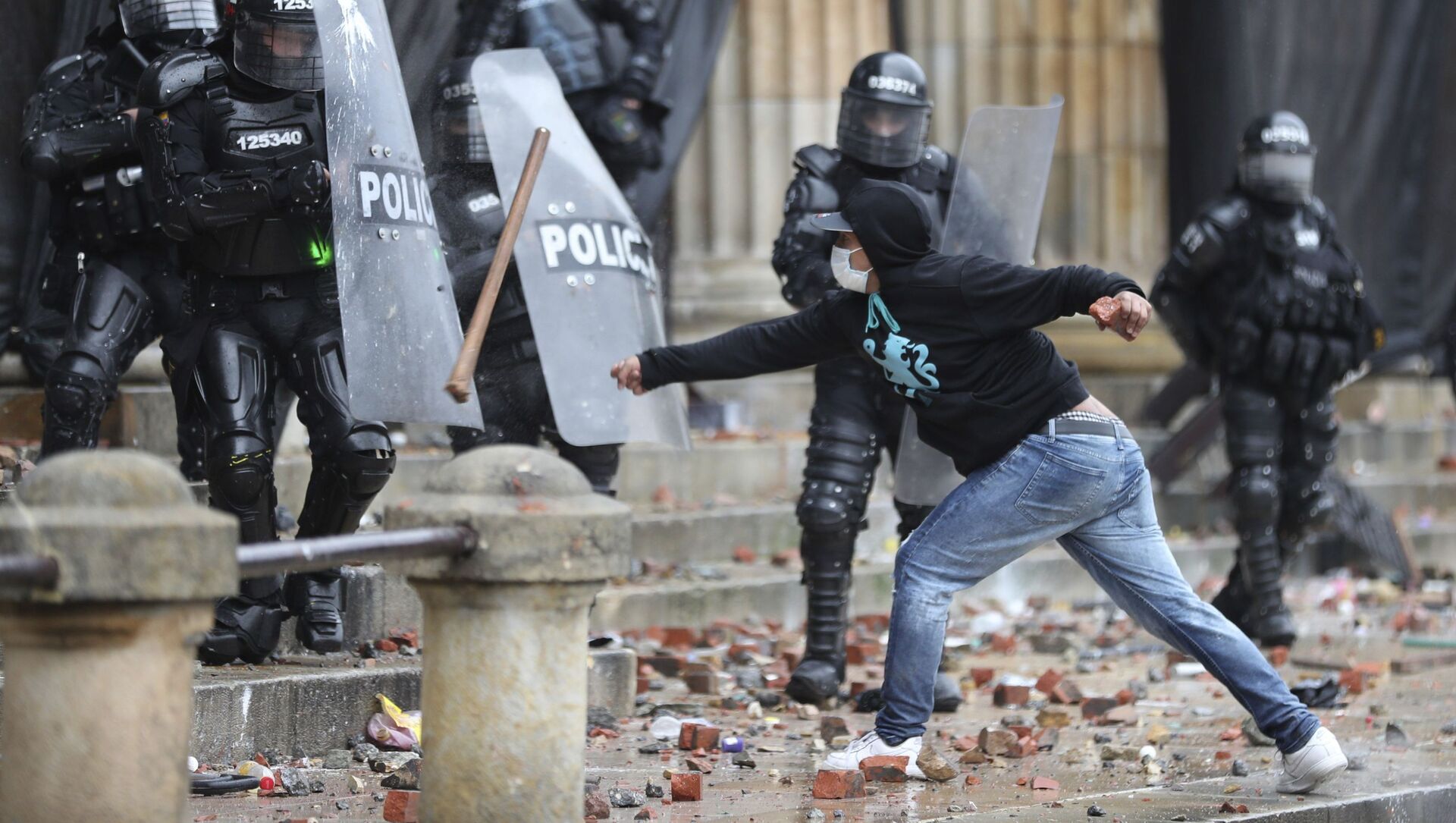 احتجاجات ضد الحكومة الكولومبية في مدينة بوغوتا، كولومبيا 5 مايو 2021 احتجاجات ضد الحكومة الكولومبية في مدينة بوغوتا، كولومبيا 5 مايو 2021 - سبوتنيك عربي, 1920, 29.05.2021