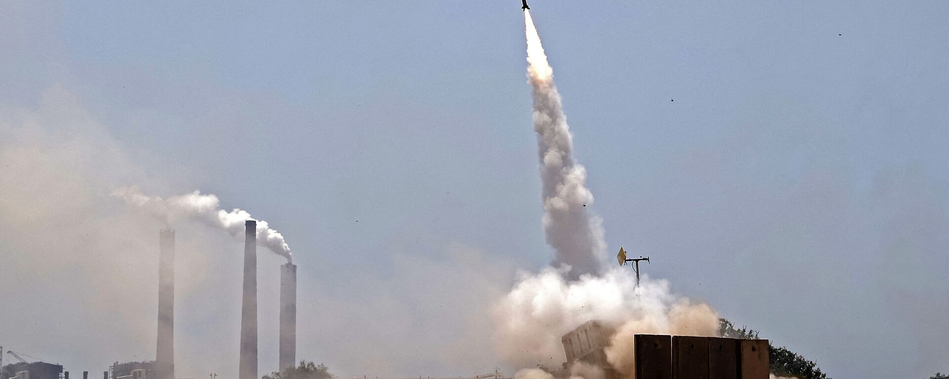 اطلاق المقاومة الفلسطينية الصواريخ من قطاع غزة باتجاه أراضي غلاف غزة، فلسطين 11 مايو 2021 - سبوتنيك عربي, 1920, 02.11.2021