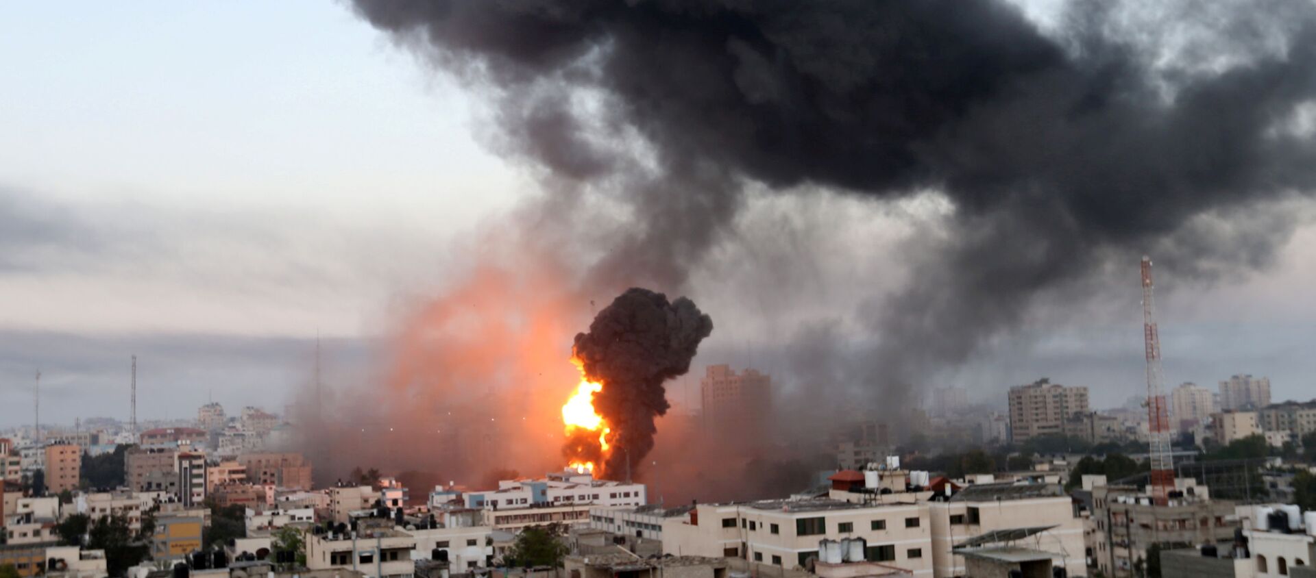  قصف مدينة غزة صباح يوم الأربعاء، قطاع غزة، فلسطين 12 مايو 2021 - سبوتنيك عربي, 1920, 13.05.2021