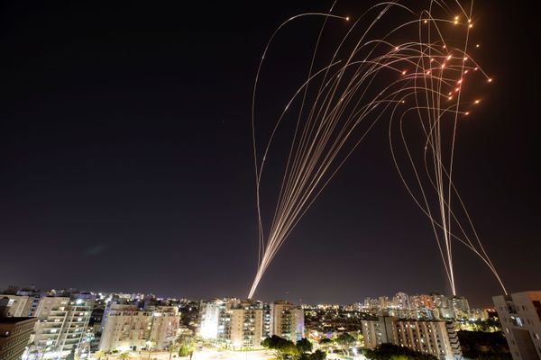 القبة الحديدية تتصدى صواريخ المقاومة الفلسطينية من قطاع غزة باتجاه أراضي غلاف غزة، فلسطين 11 مايو 2021 - سبوتنيك عربي