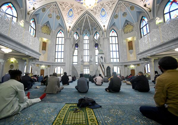 صلاة عيد الفطر في مدينة قازان، روسيا 13 مايو 2021 - سبوتنيك عربي