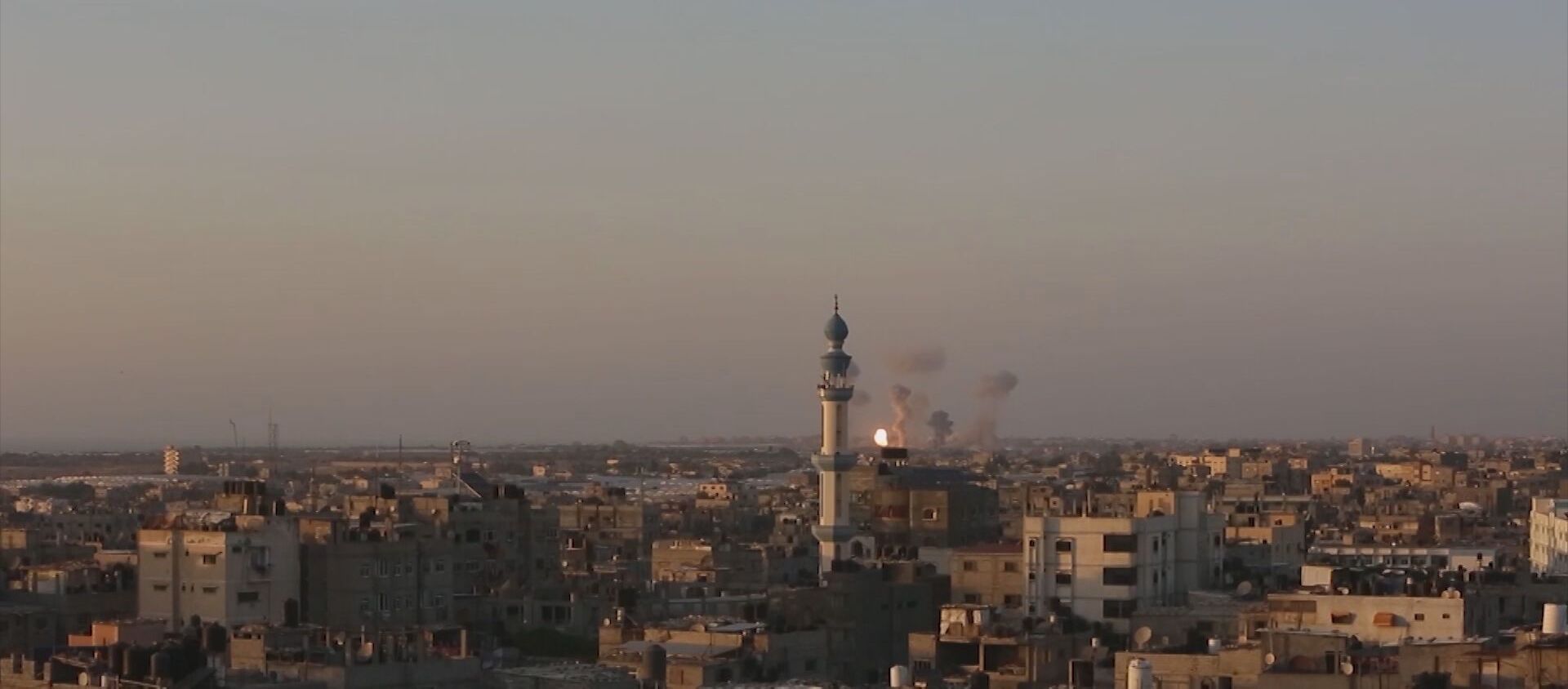 قصف الطيران الحربي الإسرائيلي على عدة مناطق في مدينة غزة، فجر 13 مايو 2021 - سبوتنيك عربي, 1920, 14.05.2021