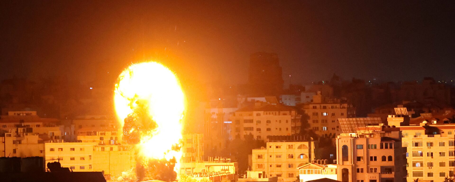 الجيش الإسرائيلي يشن غارات عنيفة على قطاع غزة 17 مايو 2021 - سبوتنيك عربي, 1920, 22.04.2022