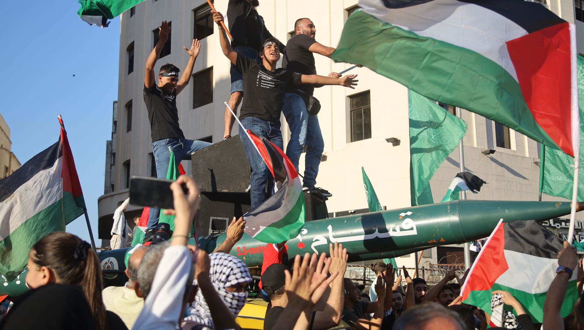 مسيرة شعبية حاشدة في بيروت دعماً للشعب الفلسطيني وتنديدا بالعدوان الإسرائيلي على غزة، لبنان 18 مايو 2021 مسيرة شعبية حاشدة في بيروت دعماً للشعب الفلسطيني وتنديدا بالعدوان الإسرائيلي على غزة، لبنان 18 مايو 2021 - سبوتنيك عربي, 1920, 21.05.2021