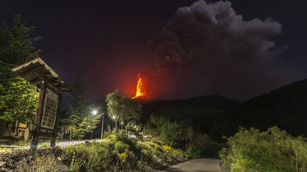 ثوران بركان إتنا من جديد جزيرة صلية، في إيطاليا 24 مايو 2021 - سبوتنيك عربي