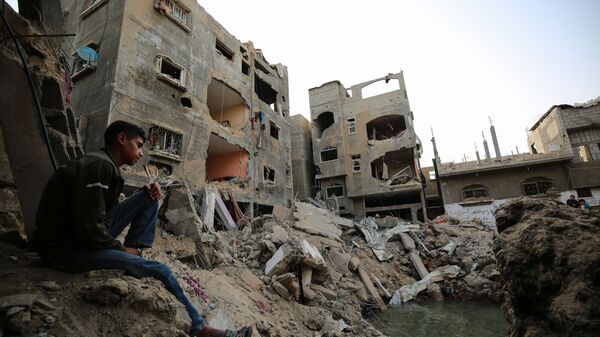 الفلسطينيون يعودون إلى منازلهم بعد اتفاق وقف النار بين فصائل المقاومة الفلسطينية و إسرائيل، قطاع غزة، مايو 2021 - سبوتنيك عربي