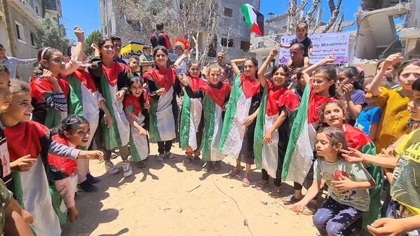 مبادرة ترفيهية لرسم الابتسامة على وجوه أطفال قطاع غزة والتخفيف من آثار الحرب، فلسطين 28 مايو 2021 - سبوتنيك عربي