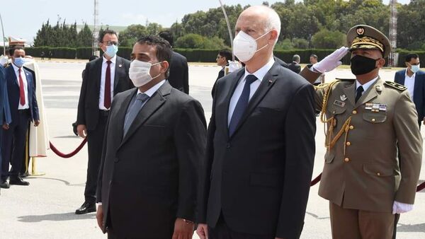الرئيس التونسي، قيس سعيد، يستقبل رئيس المجلس الرئاسي الليبي، محمد المنفي، في تونس، 29 مايو/ أيار 2021 - سبوتنيك عربي