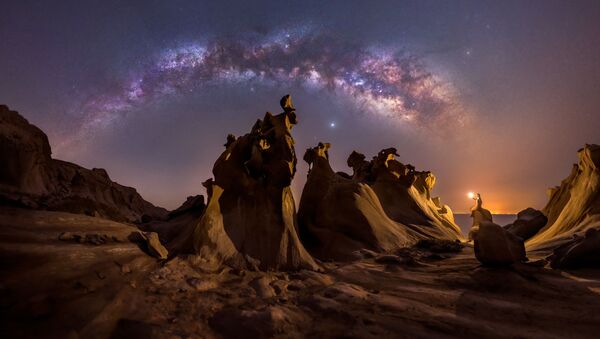 صورة بعنواننايت لافرز (عشاق الليل، في الخليج العربي)، للمصور محمد حياتي، الحاصلة على جائزة مسابقة تصوير مجرة درب التبانة لعام 2021 - سبوتنيك عربي