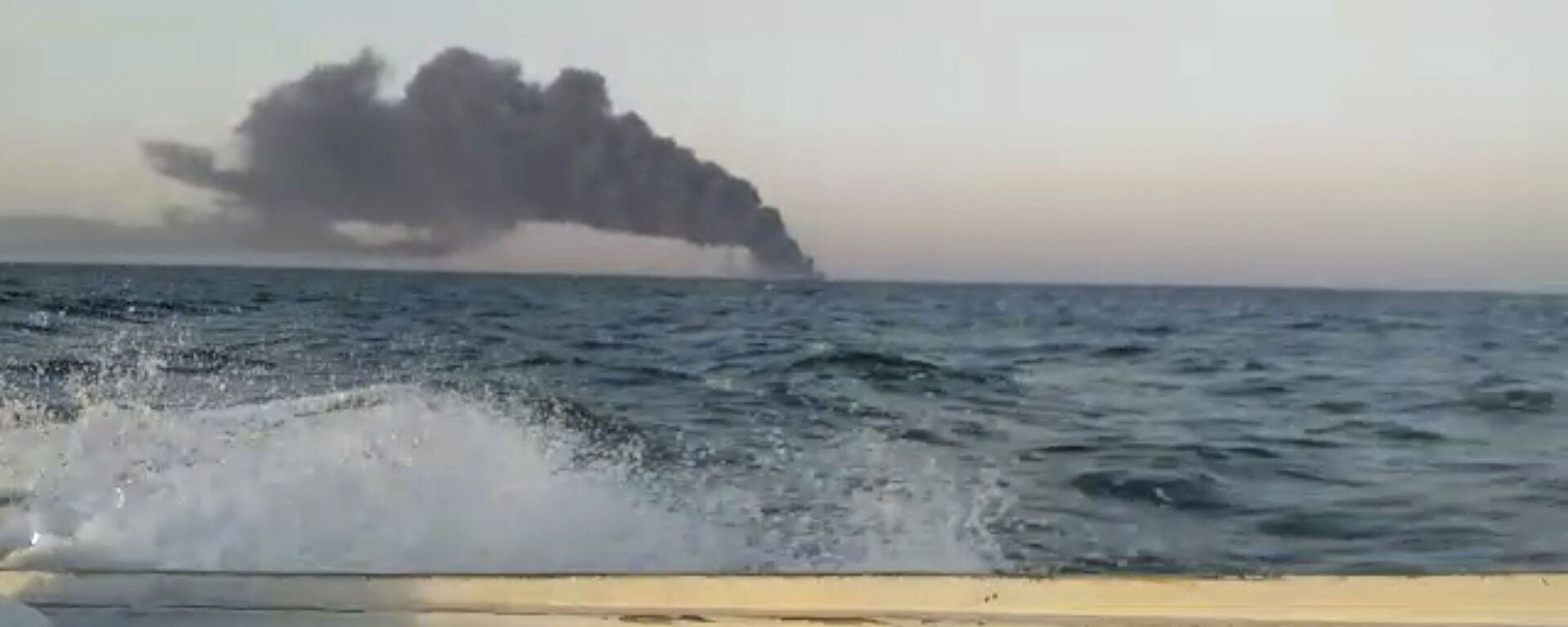 انفجار ضخم في مصفاة نفط في طهران، إيران 2 يونيو 2021 - سبوتنيك عربي, 1920, 27.04.2025