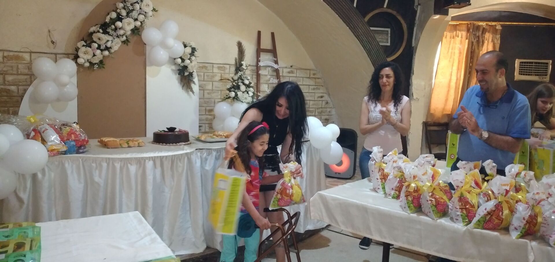 جينا لحدو... مغتربة سورية تجول في البلدان لمساعدة أطفال بلادها (فيديو وصور) جينا لحدو... مغتربة سورية تجول في البلدان لمساعدة أطفال بلادها (فيديو وصور) - سبوتنيك عربي, 1920, 04.06.2021