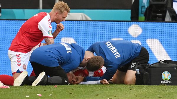 تعرض لاعب كرة القدم الدنماركي كريستيان إريكسن لفقدان الوعي في الملعب - سبوتنيك عربي