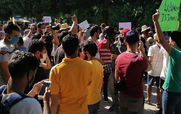 مسيرة تجوب العاصمة التونسية احتجاجا على وفاة شاب جراء اعتداء أمني مسيرة تجوب العاصمة التونسية احتجاجا على وفاة شاب جراء اعتداء أمني - سبوتنيك عربي
