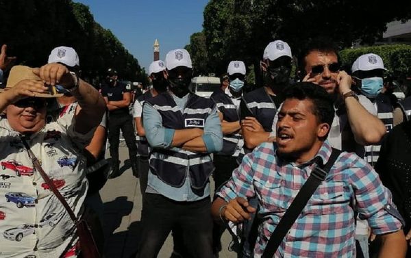 مسيرة تجوب العاصمة التونسية احتجاجا على وفاة شاب جراء اعتداء أمني مسيرة تجوب العاصمة التونسية احتجاجا على وفاة شاب جراء اعتداء أمني - سبوتنيك عربي