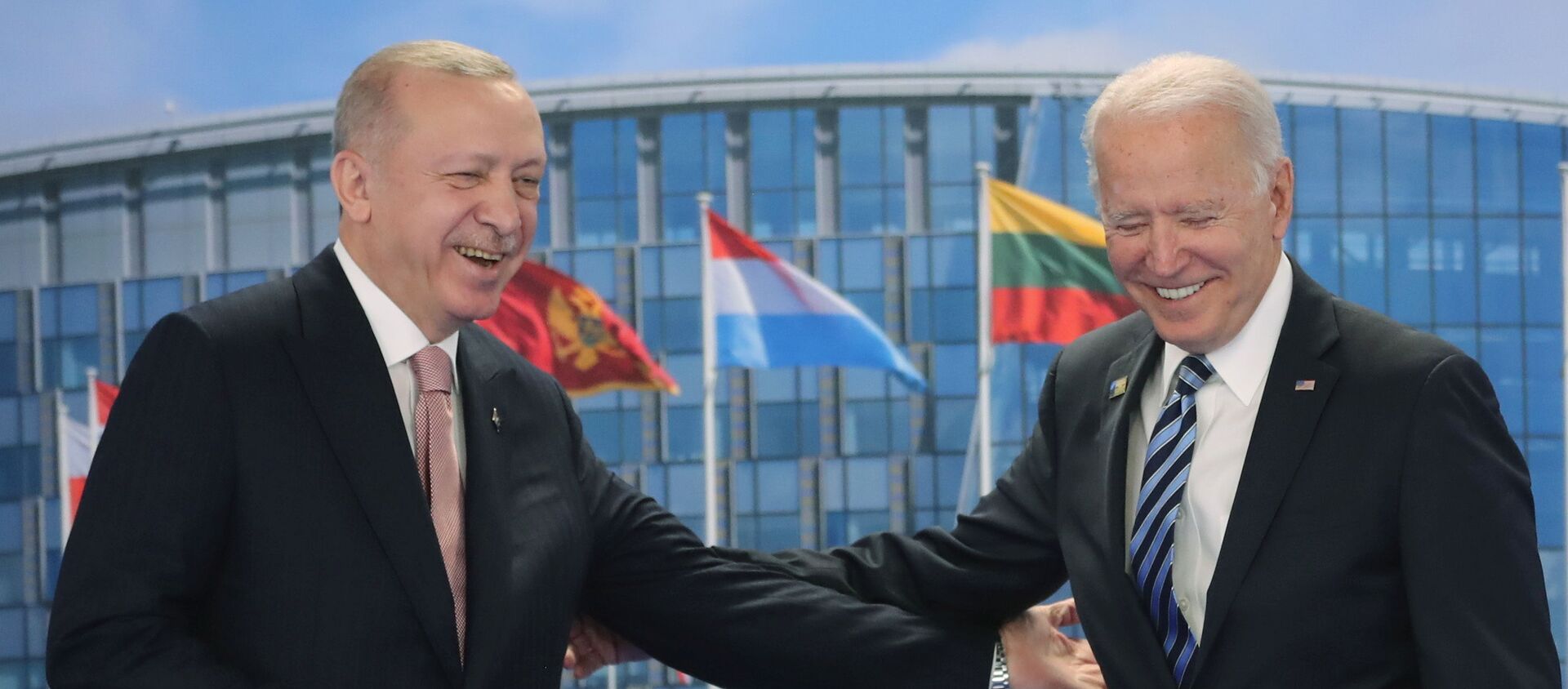 الرئيس الأمريكي جو بايدن خلال لقاء مع الرئيس التركي رجب طيب أردوغان في بروكسل - سبوتنيك عربي, 1920, 14.06.2021