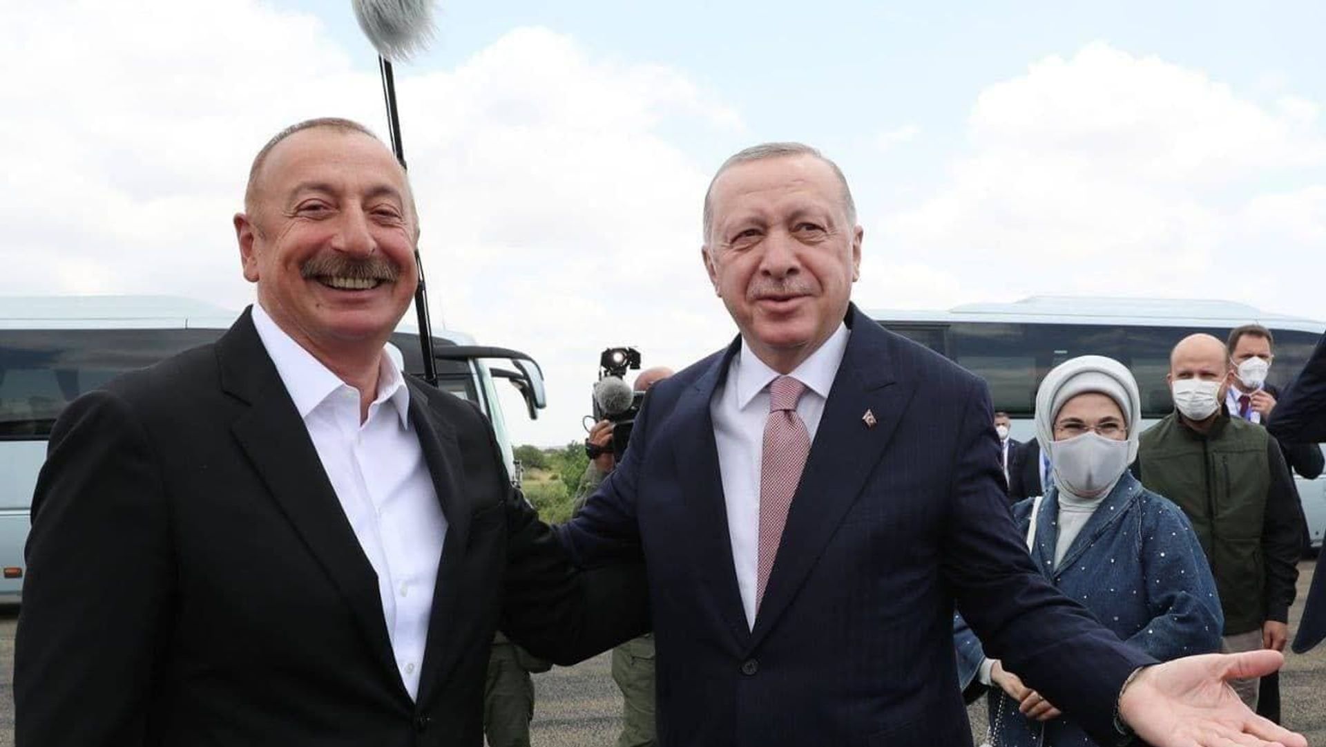 لقاء رئيسي الرئيس التركي رجب طيب أردوغان ورئيس أذربيجان إلهام علييف في منطقة فيزولي الأذربيجانية لقاء رئيسي الرئيس التركي رجب طيب أردوغان ورئيس أذربيجان إلهام علييف في منطقة فيزولي الأذربيجانية - سبوتنيك عربي, 1920, 15.06.2021