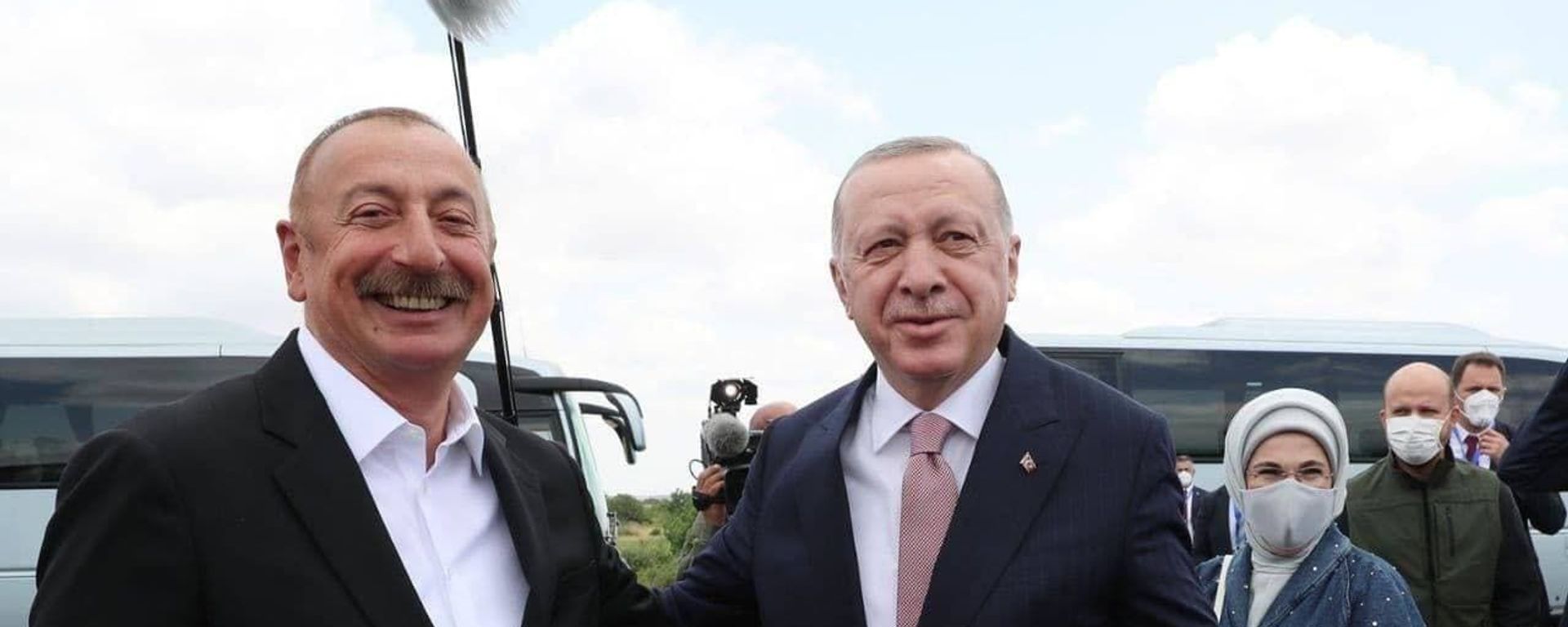 لقاء رئيسي الرئيس التركي رجب طيب أردوغان ورئيس أذربيجان إلهام علييف في منطقة فيزولي الأذربيجانية لقاء رئيسي الرئيس التركي رجب طيب أردوغان ورئيس أذربيجان إلهام علييف في منطقة فيزولي الأذربيجانية - سبوتنيك عربي, 1920, 15.06.2021