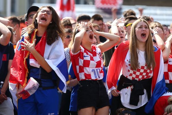 مشجعو منتخب كرواتيا يشاهدون مباراة المجموعة الرابعة في يورو 2020، إنجلترا ضد كرواتيا - زغرب، كرواتيا - 13 يونيو 2021 مشجعو منتخب كرواتيا يشاهدون مباراة المجموعة الرابعة في يورو 2020، إنجلترا ضد كرواتيا - زغرب، كرواتيا - 13 يونيو 2021 - سبوتنيك عربي