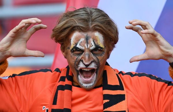 مشجع منتخب هولندا داخل الملعب قبل مباراة المجموعة الثالثة: هولندا - أوكرانيا، في ملعب يوهان كرويف أرينا في أمستردام، هولندا - 13 يونيو 2021 مشجع منتخب هولندا داخل الملعب قبل مباراة المجموعة الثالثة: هولندا - أوكرانيا، في ملعب يوهان كرويف أرينا في أمستردام، هولندا - 13 يونيو 2021 - سبوتنيك عربي