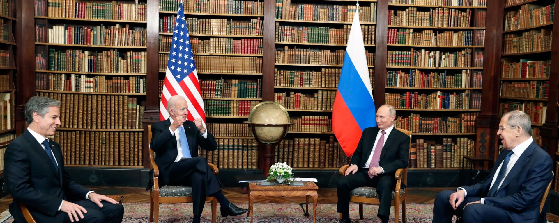صورة جماعية - الرئيس الروسي  فلاديمير بوتين والرئيس الأمريكي جو بايدن في  فيلا لا غرانج في جنيف، سويسرا 16 يونيو 2021 - سبوتنيك عربي, 1920, 28.01.2022