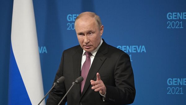 الرئيس الروسي فلاديمير بوتين خلال الملتقى الصحفي بعد قمة جنيف  16 يونيو/ حزيران 2021 - سبوتنيك عربي