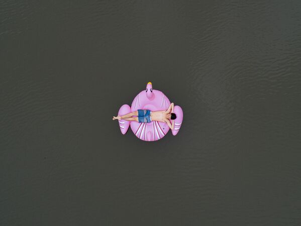 صورة بعنوان نهر الأرض المحروقة (أستراليا)، للمصور السويسري تود كينيدي، المرشح عن فئة بورتريه قصة، من مسابقة التصوير الدولية أفضل مصور البورتريه للعام 2021 - سبوتنيك عربي